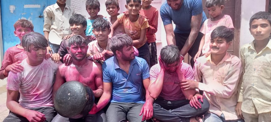 धूमधाम से मनाई शीतला सप्तमी बरसे रंग और गुलाल