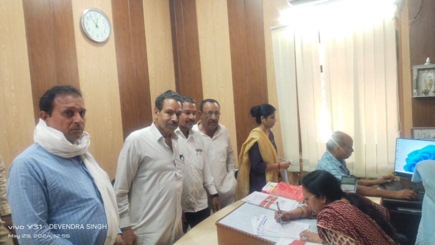 विभिन्न समस्याओं को लेकर कलेक्टर से मिला पुर का प्रतिनिधिमंडल