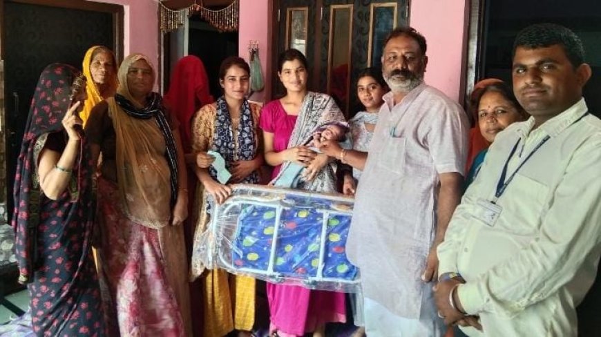 पे टू पे संस्थान द्वारा 1100 का चेक और झूला दिया गया