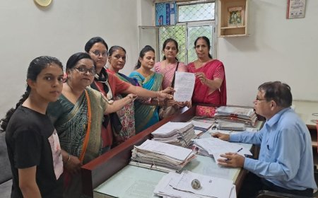 महिलाओं के साथ असभ्य व्यवहार के विरोध में सौपा ज्ञापन