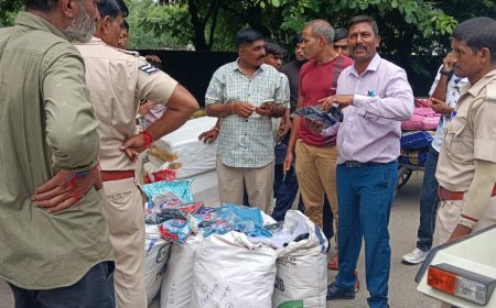 नगर परिषद ने जब्त  की डेढ़ सौ किलो प्लास्टिक कैरी बैग