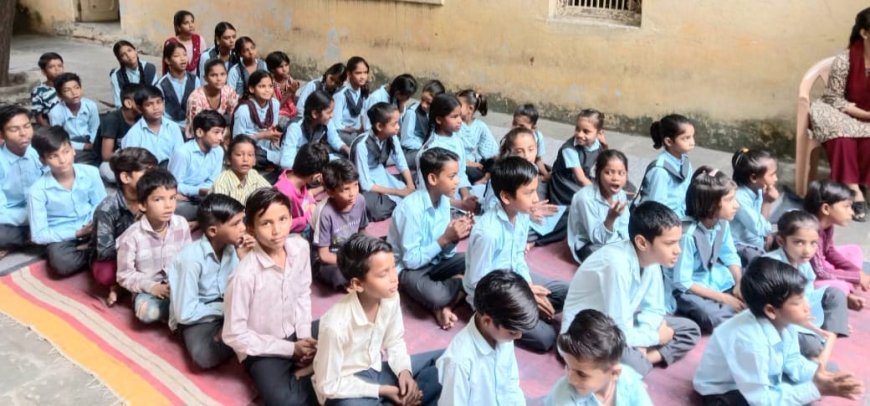 स्वत्रंता दिवस के अवसर यूनेस्को ने बच्चों में मिठाई वितरण की*