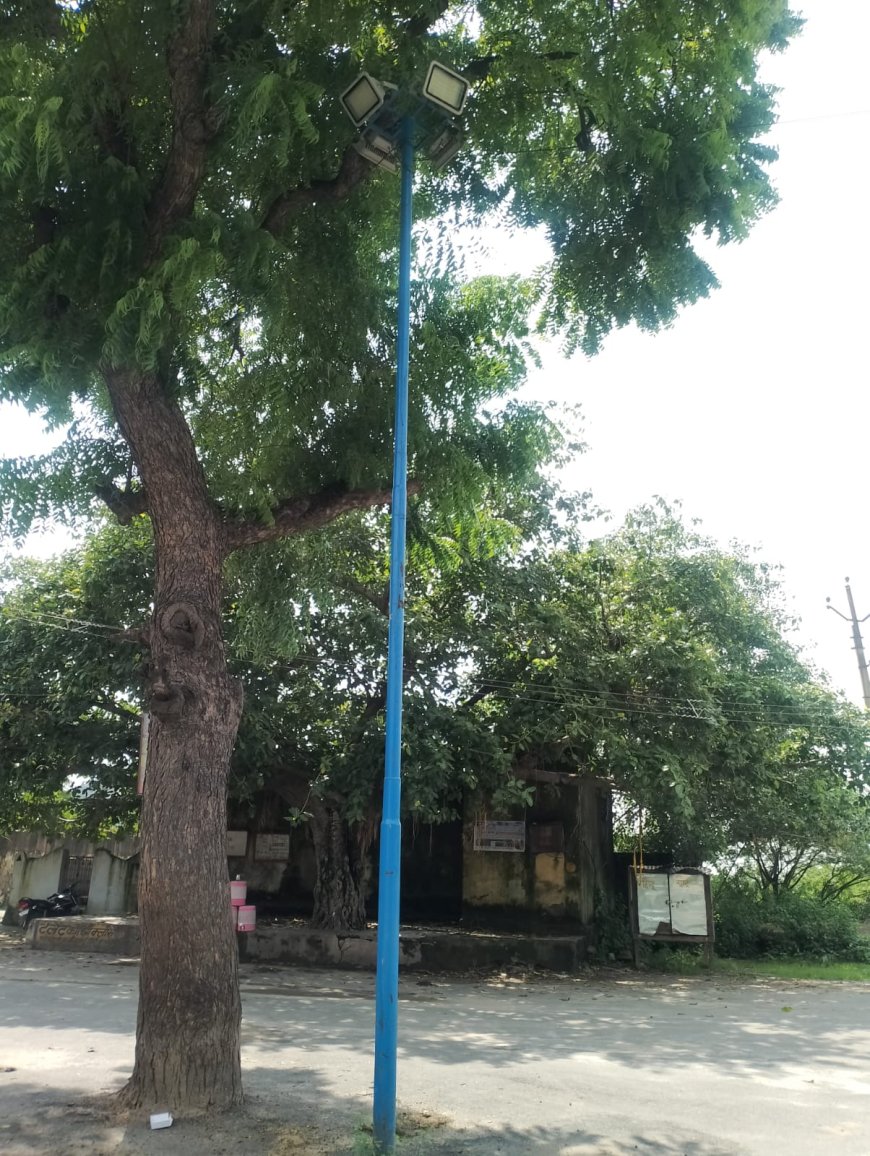 यूआईटी द्वारा लगाई लाइटे कई महीनों से खराब पड़ी