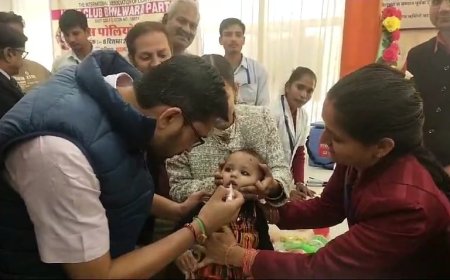 जिला कलक्टर ने किया पोलियो अभियान का शुभारम्भ