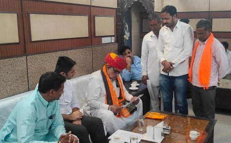 पुर की समस्याओं से  यूडीएच मंत्री को कराया अवगत...