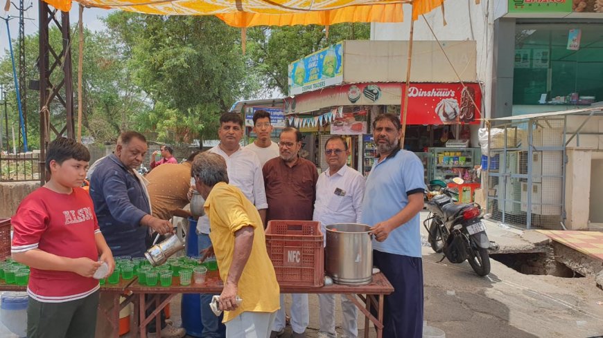 पिता की स्मृति में राहगीरों को पिलाया खसखस का ठंडा मीठा जल