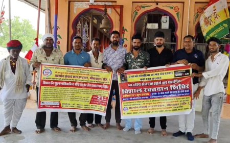 रक्तदान व नेत्र जांच लेंस प्रत्यारोपण शिविर का पोस्टर विमोचन किया