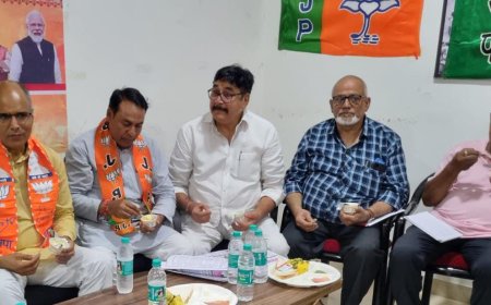 मंत्री चौधरी ने पत्रकारों के साथ लिया अल्पाहार