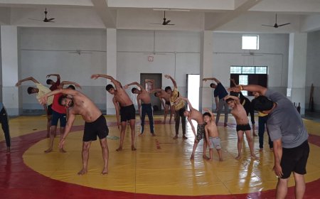 नीलकंठ महादेव व्यायाम शाला परिसर में मनाया योग दिवस