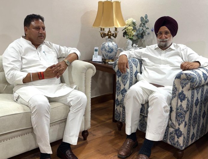 कुलदीप इंदौरा ने राजस्थान प्रभारी रंधावा को किसान आंदोलन की  दी जानकारी