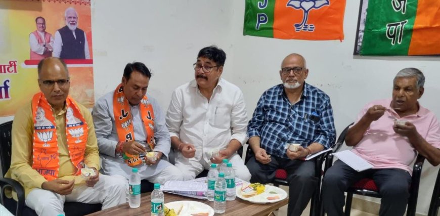 मंत्री चौधरी ने पत्रकारों के साथ लिया अल्पाहार