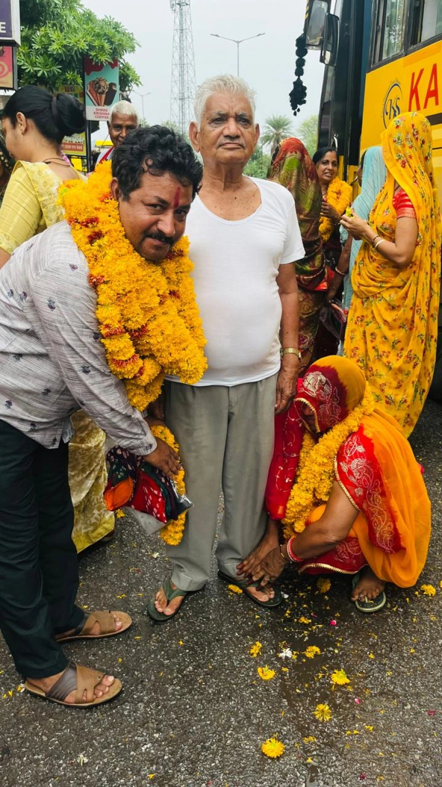 उतराखंड चारधाम यात्रा  के लिए श्रद्धालुओं का जत्था यात्रा सम्पूर्ण कर लौटा