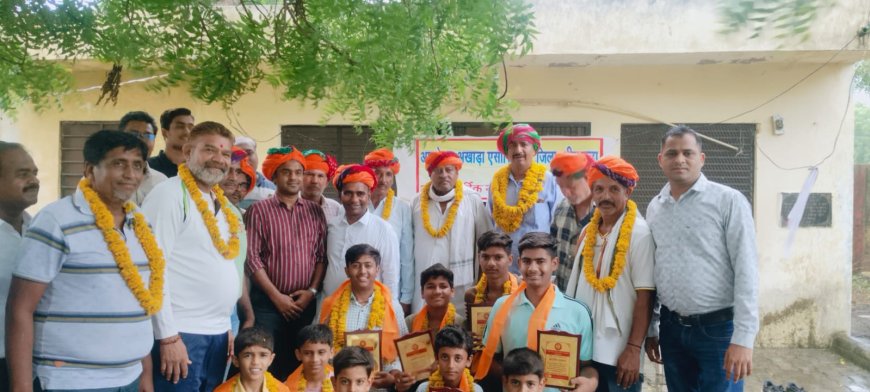 आस्थे डू अखाड़ा जिला एसोसिएशन के तत्वाधान में  सिद्धेश्वर महादेव पुर में खिलाड़ियों व भामाशाहों का सम्मान किया गया ।