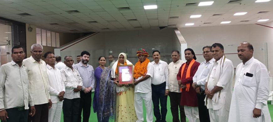 *मुख्यमंत्री भजन लाल शर्मा द्वारा   भामाशाह रमेश पहाड़िया को किया राज्य स्तरीय भामाशाह सम्मान से सम्मानित*
