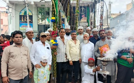 झंडे की रस्म ,छड़ी का जुलूस निकाला