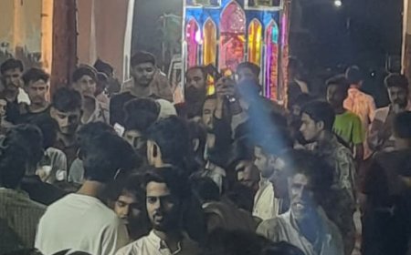 परंपरागत रूप से निकाला गया ताजियों का जुलूस