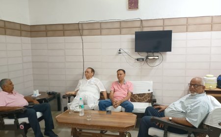 पूर्व कैबिनेट मंत्री ने वरिष्ठ पत्रकारों से कहा*