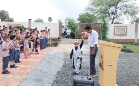 आरएस पब्लिक स्कूल में बच्चे को पढ़ाई के साथ संस्कार भी सीख रहे