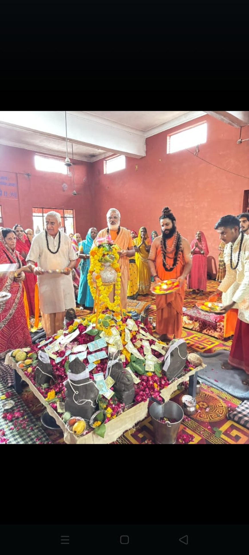 मेनपुरीया में चल रही श्री शिव महापुराण कथा