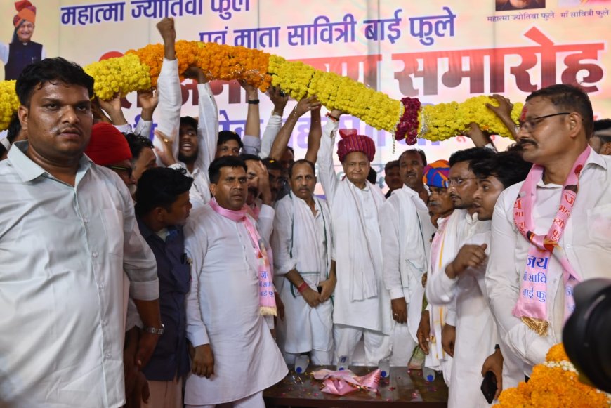 कांग्रेसी कार्यकर्ताओं द्वारा पूर्व मुख्यमंत्री का किया भव्य स्वागत