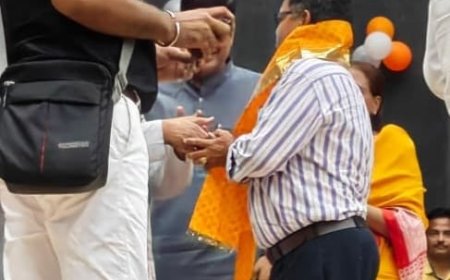 शिक्षा मंत्री ने उल्लाई राजकीय विद्यालय के प्रधानाचार्य का किया सम्मान