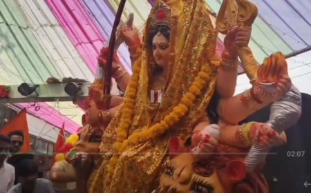 मां दुर्गा की विदाई पर कन्या भोज, गूंजे ढोल-नगाड़े