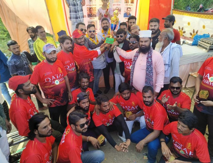 टूर्नामेंट के फाइनल में राष्ट्रगान गाकर की मुकाबले की  शुरुआत