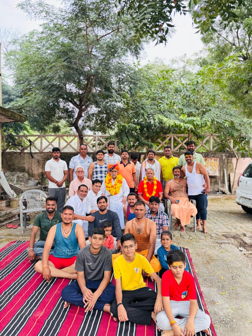 नीलकंठ महादेव मंदिर पुर  में नवरात्रि की पूर्णाहुति के साथ ही शस्त्र पूजन और गुरु वंदन कार्यक्रम संपन्न