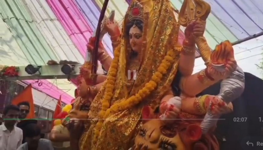 मां दुर्गा की विदाई पर कन्या भोज, गूंजे ढोल-नगाड़े