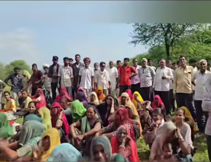 राजसमन्द झील ऑवरफ्लॉ, बनास नदी में व्यर्थ बह रहा पानी।