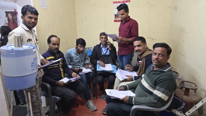 ग्राम पंचायत मोखुंदा में  हेल्प डेस्क चरम पर