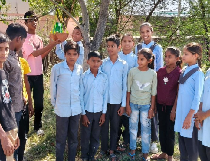 विश्व पृथ्वी दिवस पर कुंड गेट स्कूल में पर्यावरण संरक्षण का संकल्प
