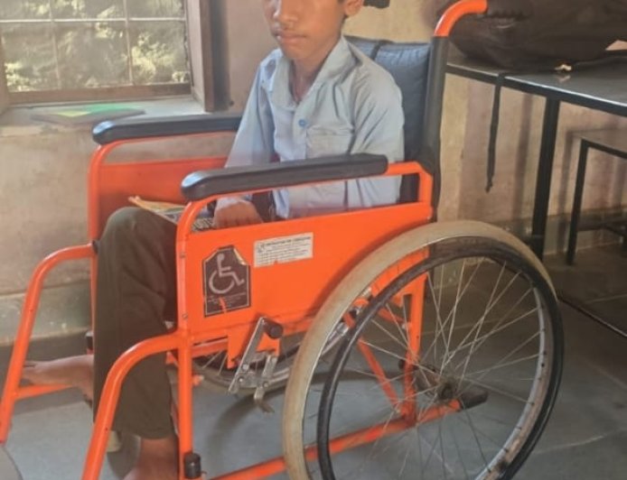 “इलाज का वादा मिला, सहारा नहीं” – पैरालिसिस से जूझते विष्णु की दर्दनाक कहानी