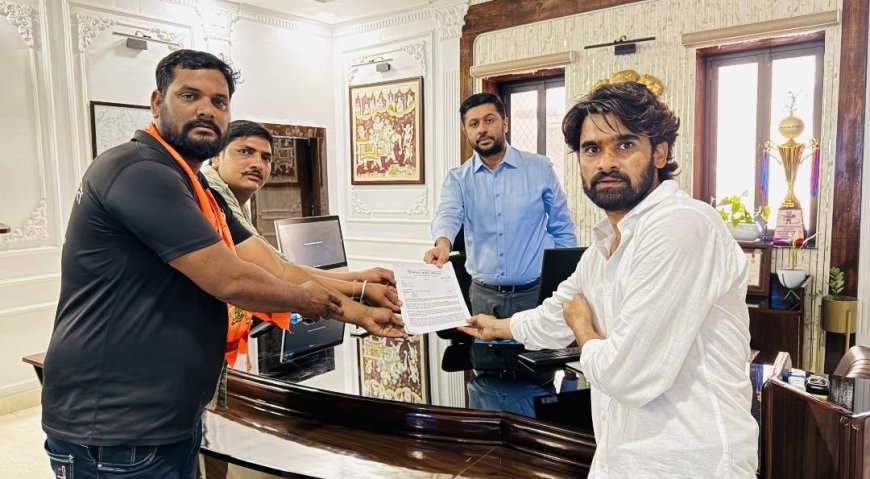 *राष्ट्र माता” का दर्जा दिलाने कलेक्ट्री पहुंचे गौभक्त,*