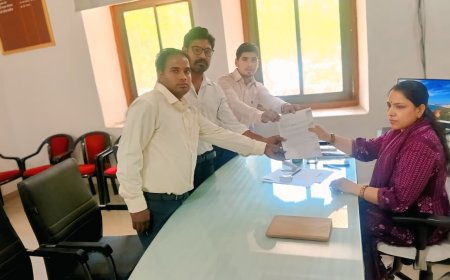26 साल से जर्जर सड़क से त्रस्त ग्रामीणों ने जिला कलेक्टर को सौंपा ज्ञापन,