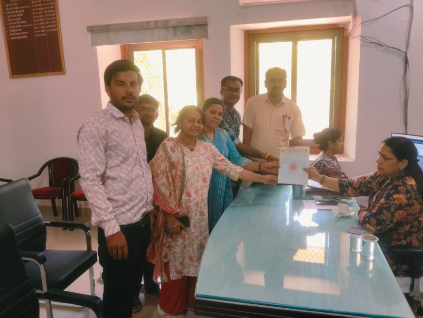 हरियाणा मॉडल लागू करने की मांग को लेकर व्यावसायिक शिक्षकों ने सौंपा ज्ञापन