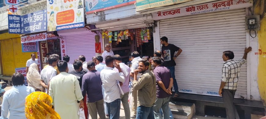 नगर पालिका ईओ के खिलाफ जनता का फूटा गुस्सा