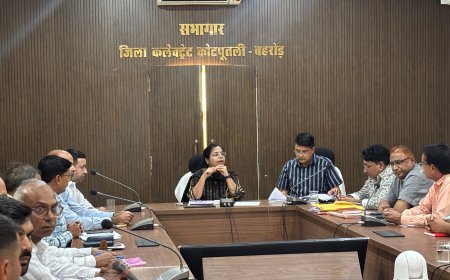 जिला कलेक्टर ने की फ्लैगशिप योजनाओं, बजट घोषणाओं, सम्पर्क प्रकरणों एवं ग्रीष्मकालीन व्यवस्थाओं की समीक्षा की बैठक