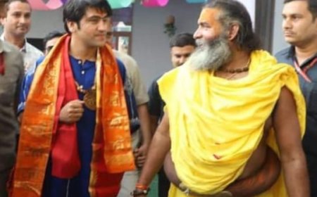 महंत काठियाबाबा ने बागेश्वरधाम सरकार को दिया विष्णु लक्ष्मी महायज्ञ में आने का निमंत्रण
