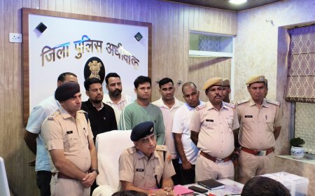 अवैध फायर आर्म्स हथियारों के जखीरे सहित 20 हजार रूपये का ईनामी आरोपी गिरफ्तार
