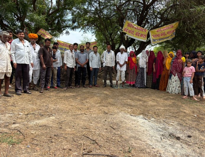 जिंदल सॉ लिमिटेड के खिलाफ किसानों का आंदोलन 338वें दिन भी जारी, मुख्यमंत्री की रात्रि चौपाल में उठेगा अवैध ब्लास्टिंग का मुद्दा