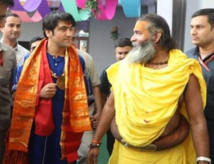 महंत काठियाबाबा ने बागेश्वरधाम सरकार को दिया विष्णु लक्ष्मी महायज्ञ में आने का निमंत्रण