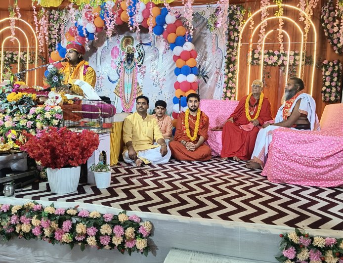 अनुकंपा स्काई डेक सोसाइटी में कृष्ण जन्मोत्सव धूमधाम से मनाया,