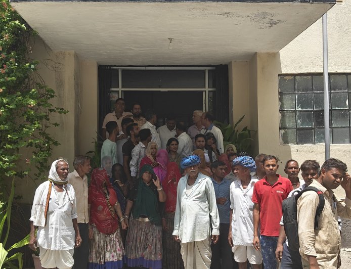 अघोषित बिजली कटौती, पेयजल संकट और सफाई व्यवस्था को लेकर मजदूर कांग्रेस ने सौंपा ज्ञापन