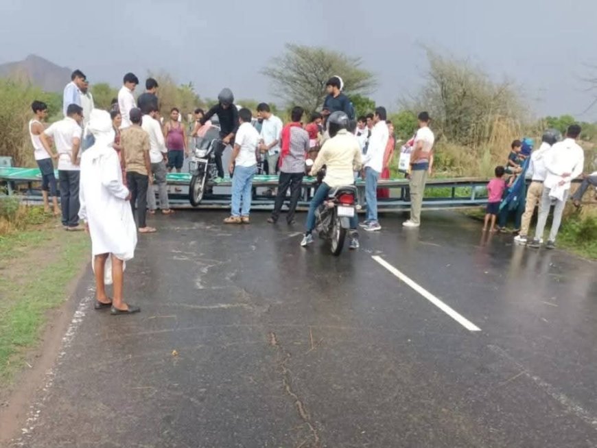 कोटपूतली में तूफानी बारिश और आंधी का कहर, नगरपरिषद का बोर्ड गिरा, टीन शेड उड़कर मकान पर गिरा