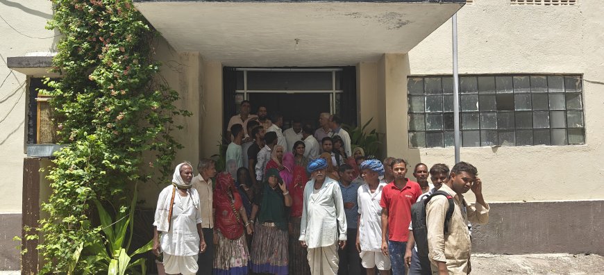 अघोषित बिजली कटौती, पेयजल संकट और सफाई व्यवस्था को लेकर मजदूर कांग्रेस ने सौंपा ज्ञापन