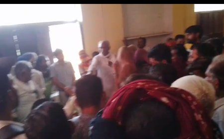 नरेगा भुगतान में देरी पर फूटा ग्रामीणों का गुस्सा, पंचायत में हंगामा