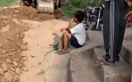 खबर का असर: वार्ड 31 में जागी सुध, एमडी नगर की बदहाल सड़क पर डलवाई रोड़ी