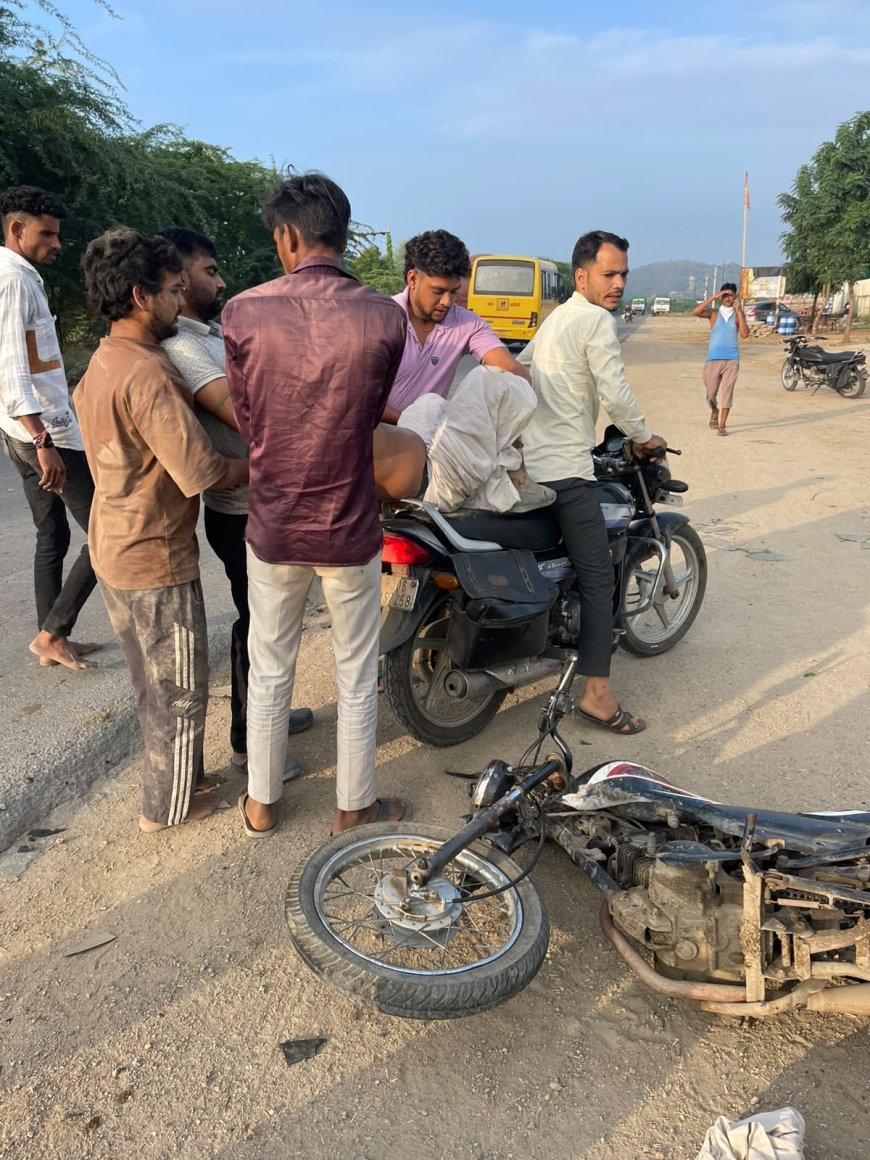 सीमेंट बल्कर की टक्कर से बाइक सवार पिता-पुत्र घायल